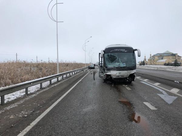 Рейсовый автобус «Пятигорск – Ставрополь» протаранила легковушка под МинВодами